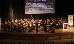 FÜ'de bando konseri büyüledi