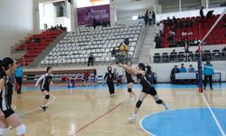 Genç sporcular sahada: Voleybol İl Birinciliği finali sürüyor