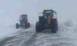 Karabet Geçidi'nde kar temizleme çalışması sürüyor