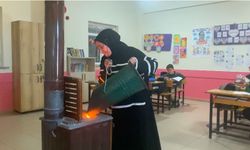 Kırsalın iki kadın öğretmeni zorluklara rağmen öğrencileri için çabalıyor