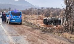 Malatya'da kamyon devrildi: 1 kişi yaralandı