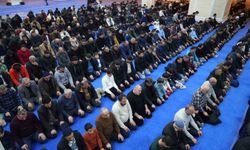 Muş'ta Regaip Kandili'nde vatandaşlar camileri hınca hınç doldurdu