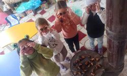 Öğretmen, öğrencilerine kestane pişirip sürpriz yaptı