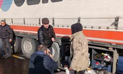 Posof Belediyesi'nden yolda kalan tır şoförlerine sıcak çorba ikramı