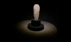 Taş Baba Heykeli ziyaretçilerin ilgisini çekiyor