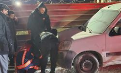 Van'da park halindeki kamyonette yangın çıktı