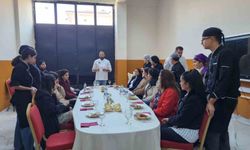 Yemek yarışmasında öğrenciler hünerlerini sergiledi, anneler puan verdi