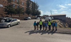 Ahlat Polisi, öğrencilerin güvenliği için sahada