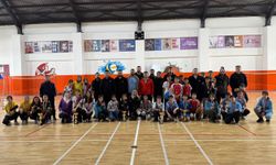 Bitlis’te okul sporları yıldız badminton turnuvası tamamlandı