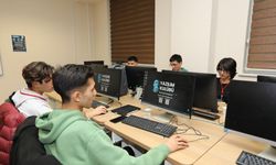 Kariyer Söyleşisi ve Code Night Etkinliği Bitlis Eren Üniversitesi’nde Gerçekleştirildi