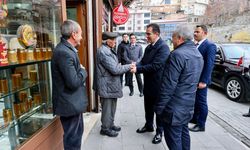 Bitlis Valisi Karakaya çarşı merkezinde esnafı dinledi