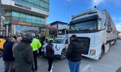 Tatvan’da otomobil ile tır çarpıştı!