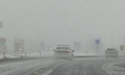 Bitlis’te kar yağışı görüş mesafesini düşürdü