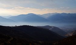 Mutki’de sisler arasında dağ silüetleri görsel şölen oluşturdu