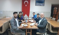 KYK müdürü Beşkardeş, öğrencilerle akşam yemeğinde bir araya geldi