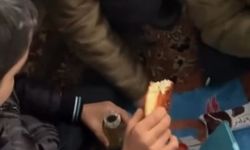 Erzincan’da servisi kara saplanan öğrenciler beslenme çantalarıyla doydu