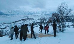 Arıcak'ta yaban hayvanları için doğaya yem bırakıldı