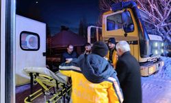 Ağrı’da karla kapanan yolda paletli ambulans hastaya umut oldu
