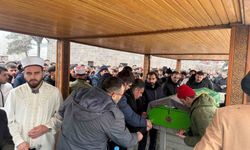 Cam silerken 3. kattan düşen öğretmen gözyaşlarıyla son yolculuğuna uğurlandı