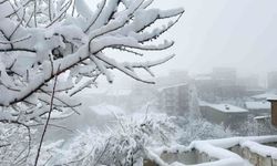 Hakkari’de karla mücadele aralıksız devam ediyor