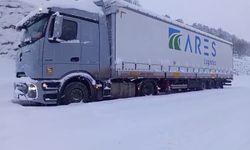 Ilgar Dağı’nda kış esareti: 20 tır kar nedeniyle yolda kaldı