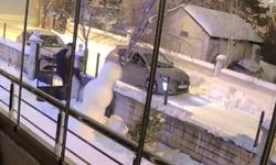 Kardan adama saldırdı, aracına binip uzaklaştı