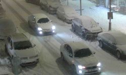 Kars'ta tipi etkili: Görüş mesafesi sıfıra düştü