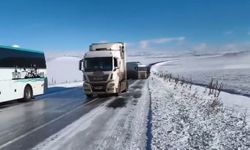 Kars'ta yollar buz pistini aratmadı