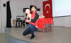 Kızılay miniklere ilk yardım eğitimi verdi