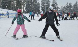 Sömestr tatilini fırsat bilenler Sarıkamış Kayak Merkezine akın etti