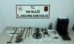 Van’da tarihi kale yakınında kaçak kazıya suçüstü