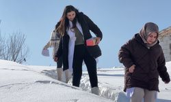 Yüksekova’da 1,5 metrelik karda sağlık hizmeti