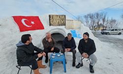 Kar altında sıcacık fikir: Kardan çay evi