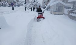 Güroymak'ta karla mücadele çalışmaları aralıksız devam ediyor