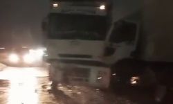 Tatvan’da iki tır kafa kafaya çarpıştı