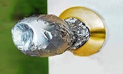 Sebebini duyan şaşıracak: Kapılara bu yüzden folyo takmaya başladılar