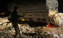 Yoğun kar yağışı yolda bıraktı, belediye ekipleri seferber oldu