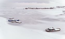 Nazik Gölü tamamen dondu, ortaya kartpostallık manzaralar çıktı