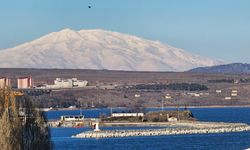 Süphan Dağı’nın Karlı Zirvesi Tatvan’dan Görüldü, Kartpostallık Manzaralar Oluştu