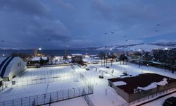 Tatvan’da iftar saatinde kar ve göl manzarası büyüledi