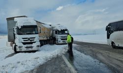 Adilcevaz’da Tır Kazası: Maddi Hasar Oluştu