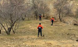 51 kişilik arama kurtarma ekibi kayıp yaşlı için sahada