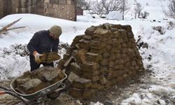 Bitlis'te köylüler gelecek kış için kolları sıvadı