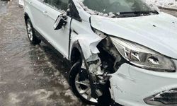 Bitlis'te yoğun kar yağışı zincirleme kazaya yol açtı