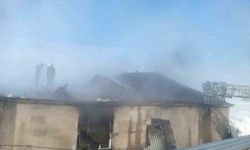 Çaldıran'da evde çıkan yangın paniğe neden oldu