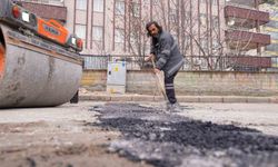Elazığ'da asfalt yama uygulaması devam ediyor