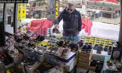 Gözüne kestirdirdiği ayakkabıyı poşete koyup kaçtı