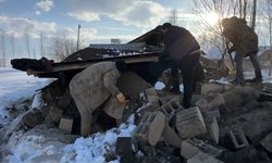 Hakkari’de çatı faciası: ahır çöktü, 2 hayvan telef oldu