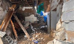 Hakkari’de dev kaya evin üzerine düştü