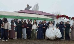 Iğdır'da bahçe düğünü geleneği kar ve çamura rağmen devam ediyor